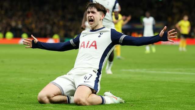 Tiền đạo cánh trái đầy tiềm năng của Tottenham - Mikey Moore